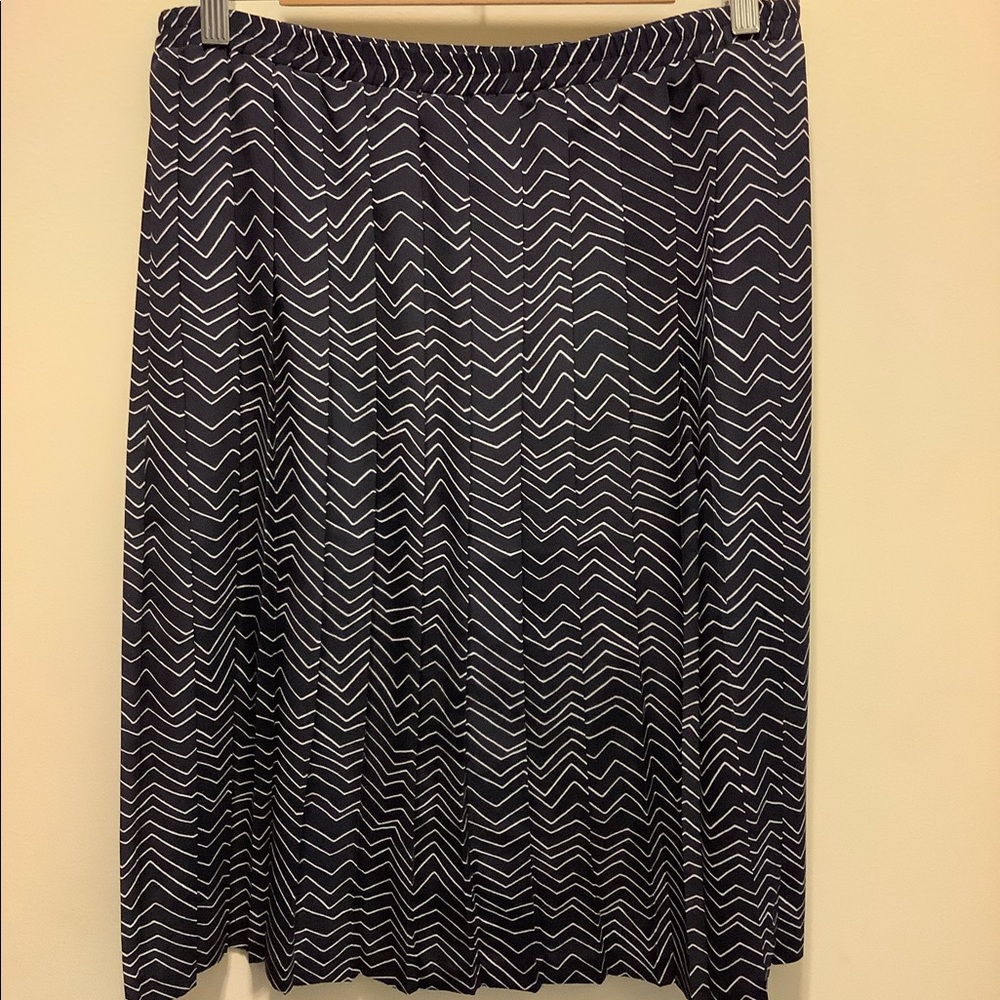 Navy and white vintage skirt